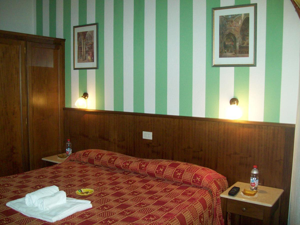 Hotel Excalibur Revello Экстерьер фото