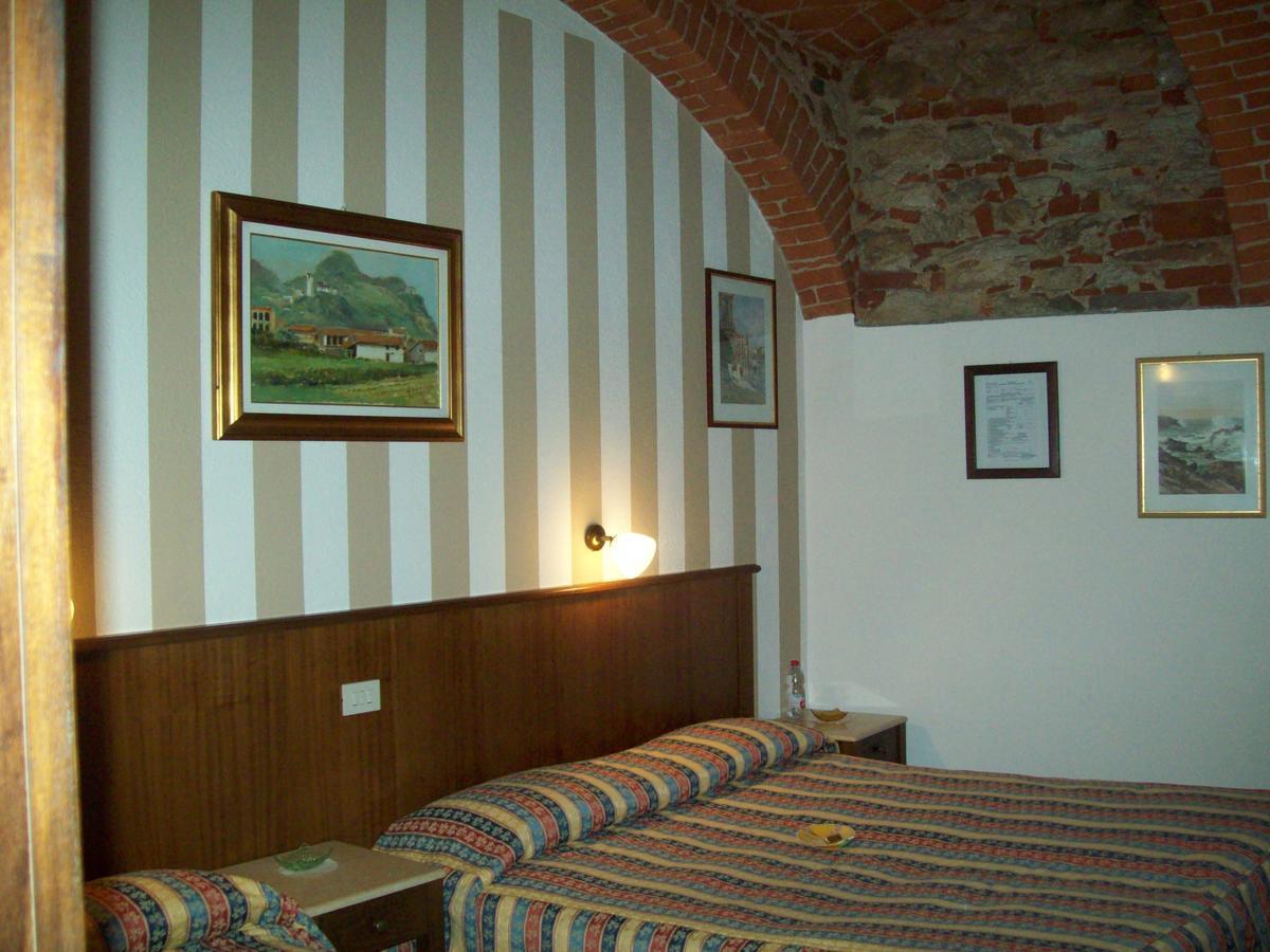 Hotel Excalibur Revello Экстерьер фото