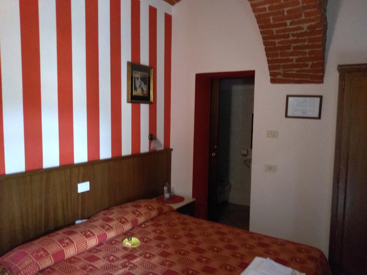 Hotel Excalibur Revello Экстерьер фото